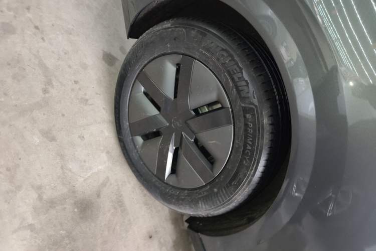 Used Li Auto MEGA 2024 Ultra Model
