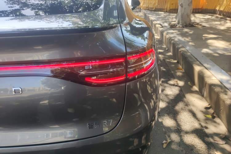 Used Hima Luxeed R7 2024 All-Electric 802 km Max Exterior 3