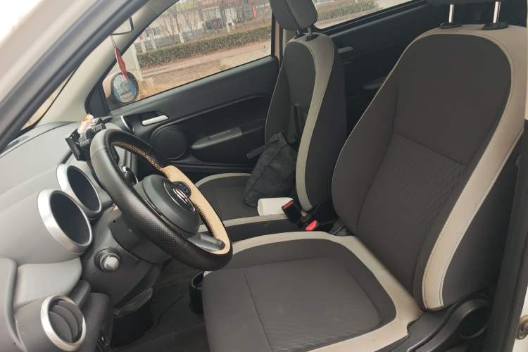 Used ORA Black Cat 2022 301km "Cute Pet" Version – Lithium Iron Phosphate Left Front Seat