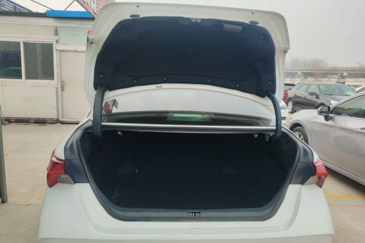 Used Toyota Avalon 2019 Dual-Engine 2.5L Luxury Edition China VI Standard
