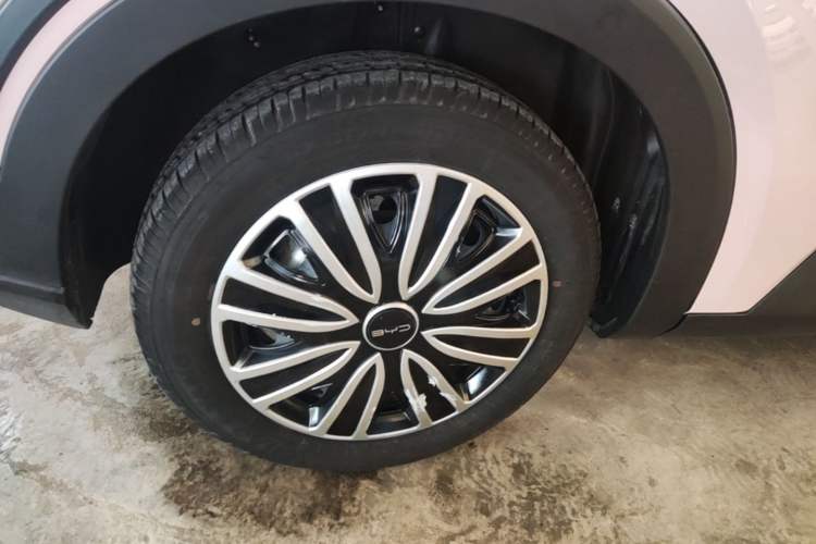 Used BYD Seagull 2024 Honor Edition 305km Dynamic Version Right Rear Wheel Hub