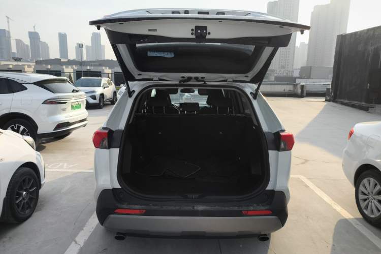 Used Toyota RAV4 2023 2.0L CVT Two-Wheel Drive Fashion Plus Edition