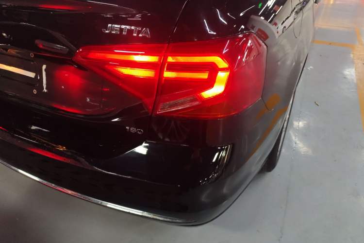 Used Volkswagen Jetta 2017 1.5L Automatic Comfort Model Right Rear Taillight