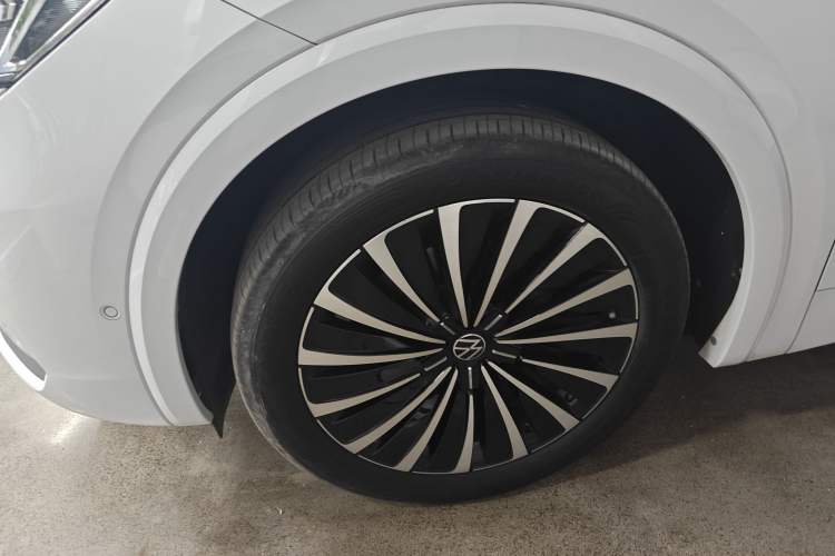 Used Volkswagen Viloran 2023 Revised 380TSI Prestige Edition Left Front Wheel Hub