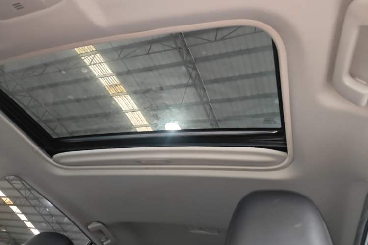 Used Toyota RAV4 2019 2.0L CVT Two-Wheel Drive Luxury Version China VI Standard Headliner