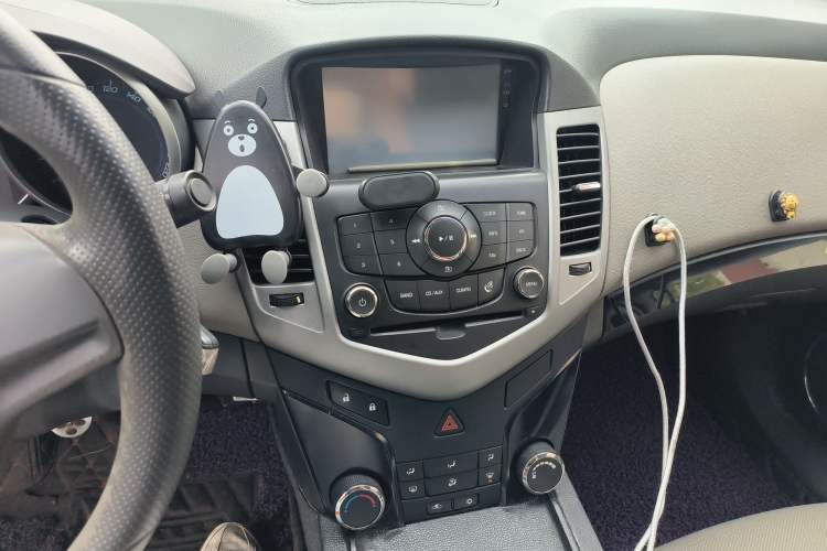 Used Chevrolet Cruze 2013 1.6L SL Sunroof Edition MT Audio And AC Panel