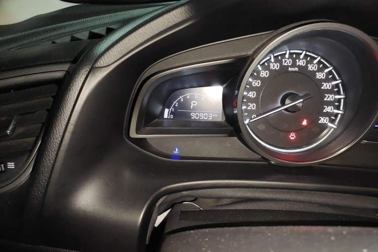 Used Mazda 3 Axela 2017 Hatchback 2.0L Automatic Luxury Model Emission Standard China V Odometer Close Up