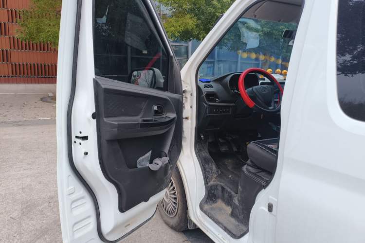 Used Chana Ruixing EM60 2025 Passenger Version Comfort Edition 6 Seats 300 km Range Side-Hinged Doors
