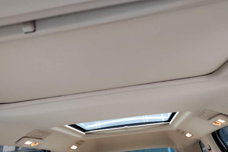 Used Buick GL8 2023 Land Business Class Smart Deluxe Model
