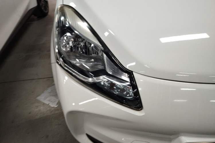 Used CHANGAN Benni E-Star 2021 National Edition Xinyi Edition Lithium Iron Phosphate (31.18 kWh) Right Front Headlight