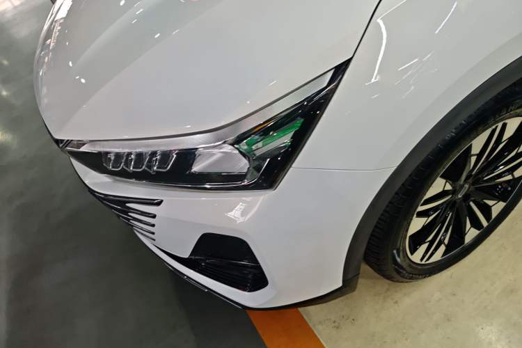 Used Bestune T77 2023 1.5T Automatic Luxury Model Left Front Headlight