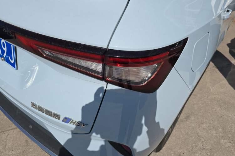 Used Wuling Asta 2022 2.0L DHT Electric-Speed Version Exterior 3