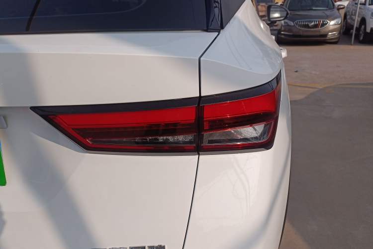 Used Wuling Alvez 2022 1.5L Manual Free-Style Model Exterior 3