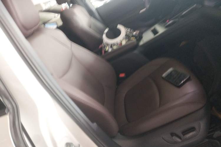 Used Toyota Granvia 2023 2.5L Hybrid Flagship VIP Edition Right Front Seat