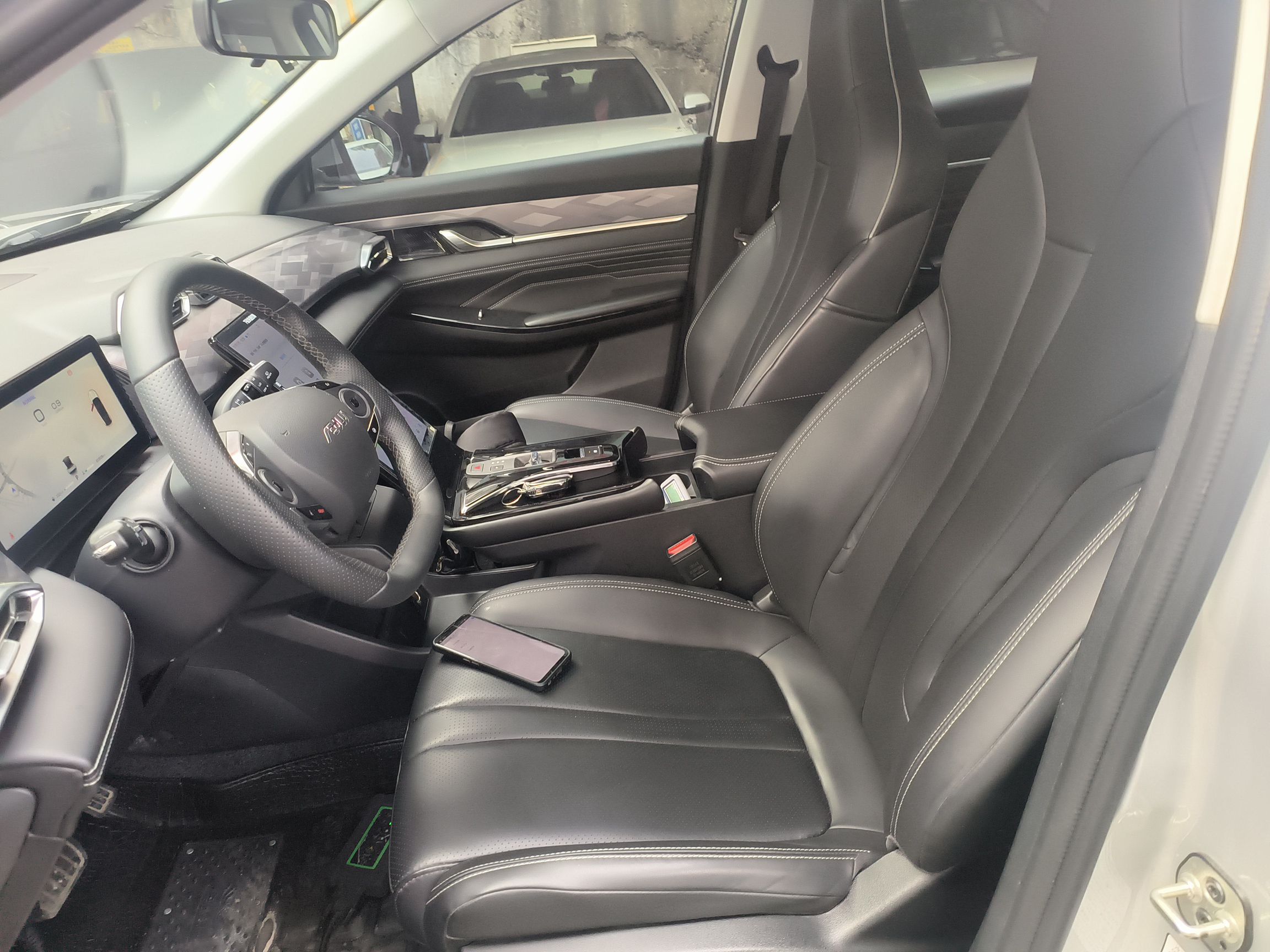 Переднее сиденье в автомобиле