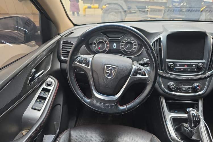 Used Baojun 560 2015 1.8L manual luxury version