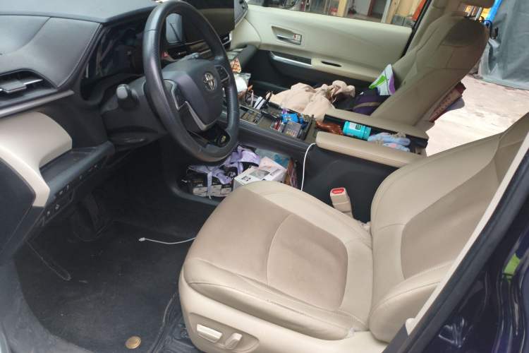 Used Toyota Sienna 2023 2.5L Hybrid Ultimate Edition
