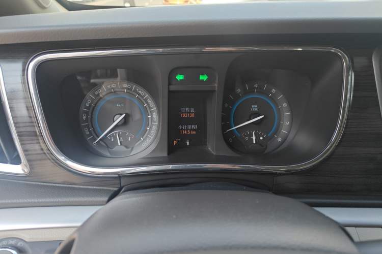 Used Buick GL8 2011 3.0L XT Luxury Business Flagship Edition Odometer Close Up