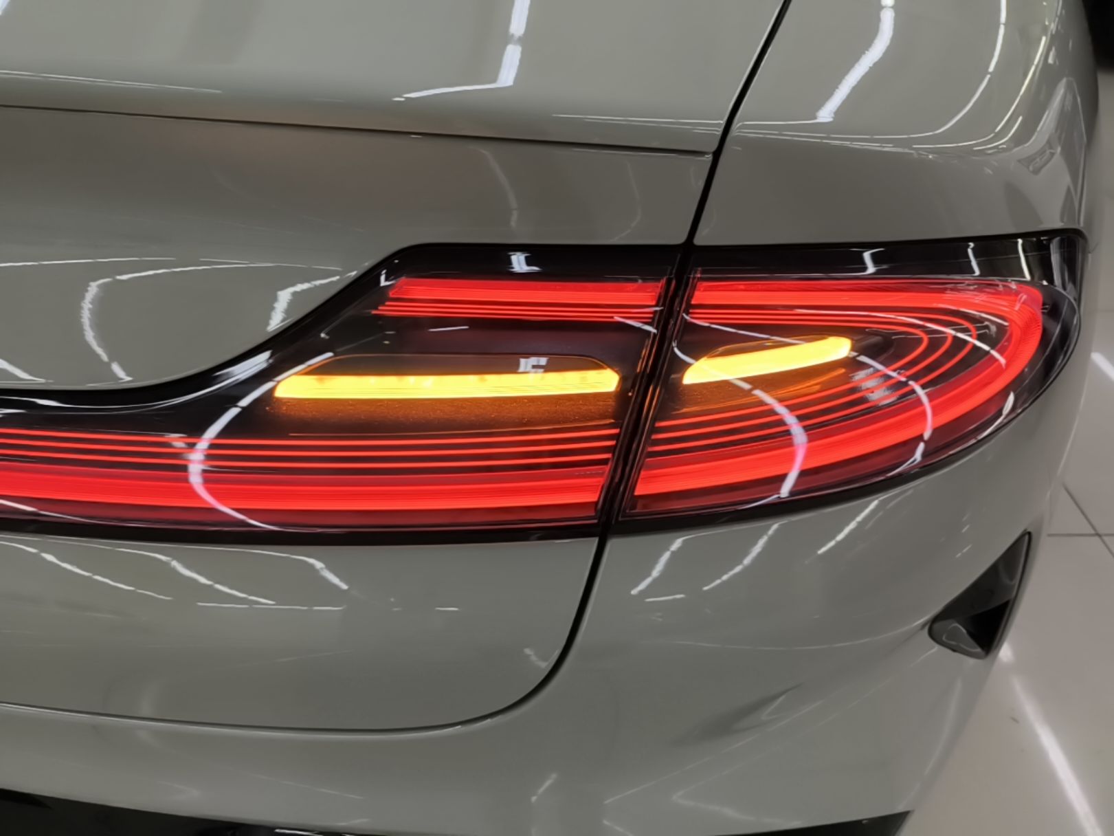 Xiaomi Auto SU7 2024 Rear-Drive Ultra-Long Range Advanced Pro-Level Intelligent Driving Version — снимка 9