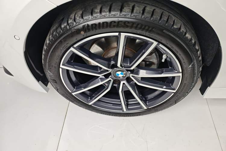 Used BMW 3 Series 2023 325Li M Sport Package Left Front Wheel Hub