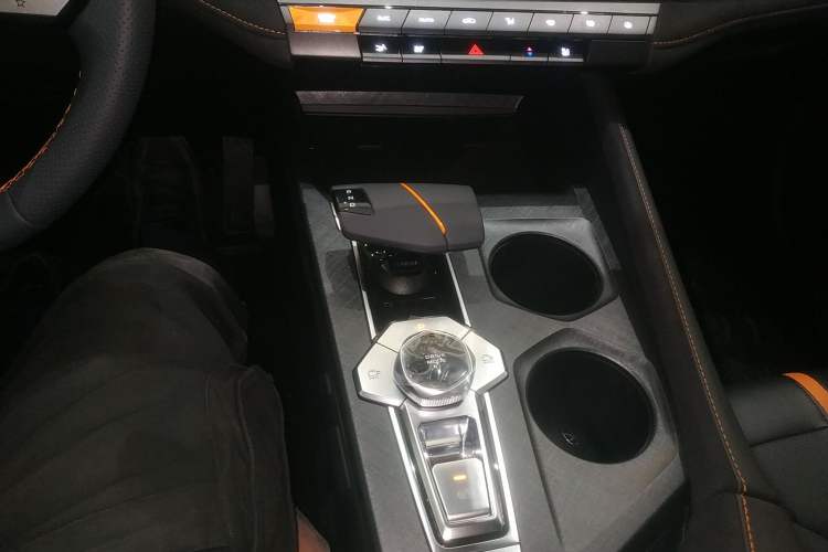 Used Changan UNI-V 2025 1.5T 500Bar Prestige Sporty Version
