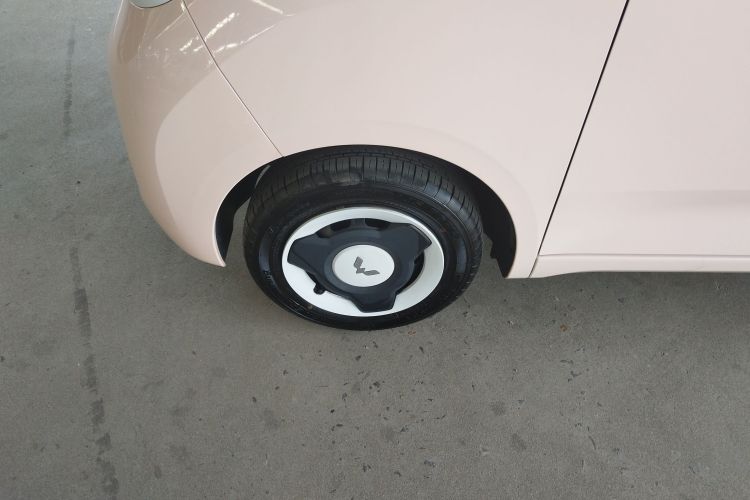 Used Wuling Hongguang MINIEV 2024 Third Generation 120 km Left Front Wheel Hub