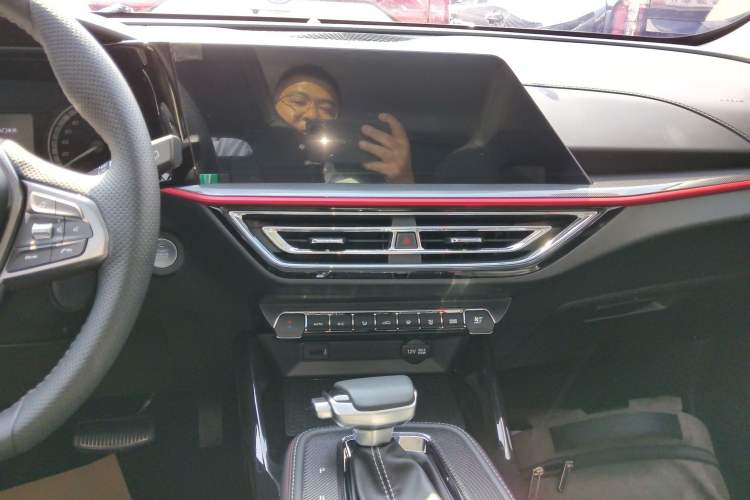 Used CHANGAN OSHAN X5 2021 Revised Version 1.5T DCT Luxury Edition Audio And AC Panel