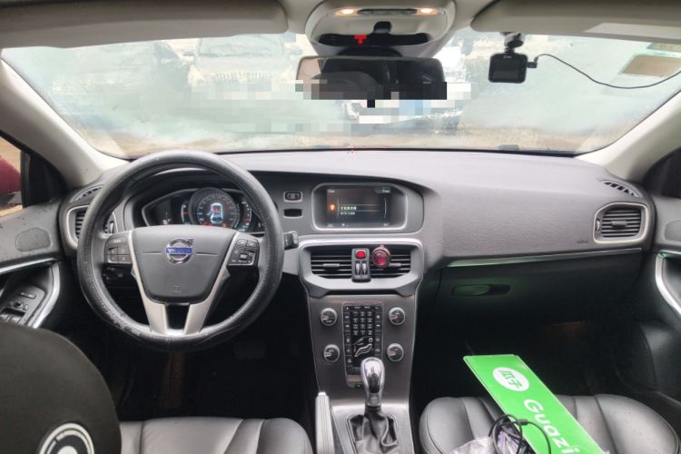 Used Volvo V40 2016 T3 Zhiyi Edition
