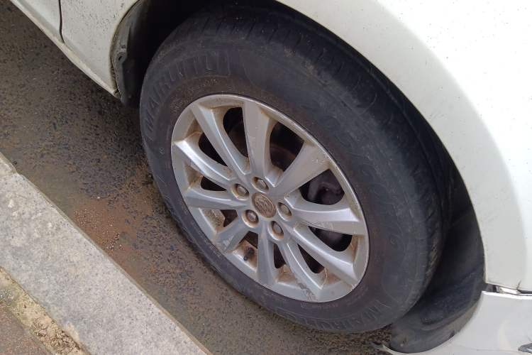 Used Buick GT 2013 GT 1.6L Manual Entry-Level Model Right Front Wheel Hub