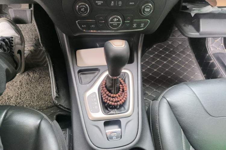 Used Jeep Cherokee 2017 2.0L Superior Edition