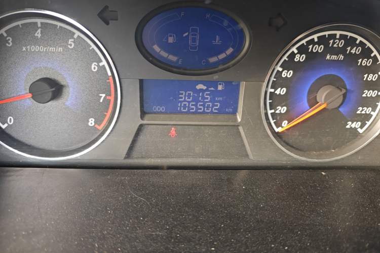 Used Geely Auto Classic Emgrand 2013 Sedan 1.5L Manual Entry-Level Model Odometer Close Up