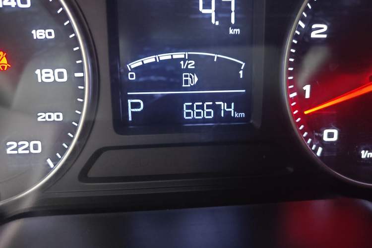 Used Roewe RX3 2018 1.6L CVT Flagship Edition Odometer Close Up