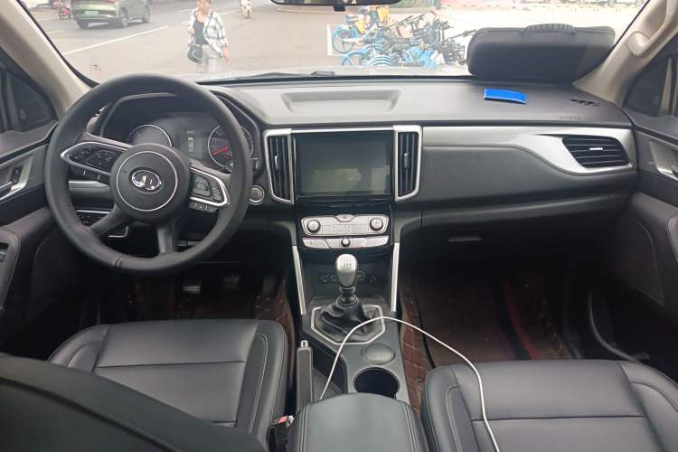 Used Great Wall Poer 2019 2.0T Commercial Version Manual Diesel Two-Wheel Drive Elite Long-Box GW4D20M Center Console