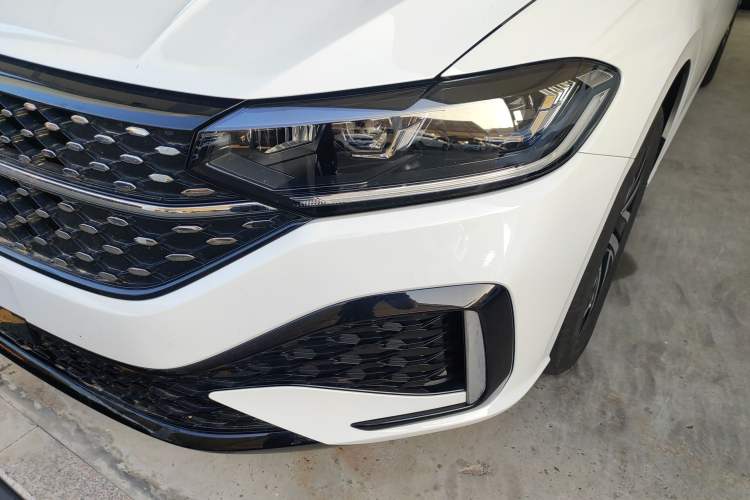 Used Volkswagen Lavida 2024 1.5L Automatic Starry Sky 5 Million Edition Left Front Headlight