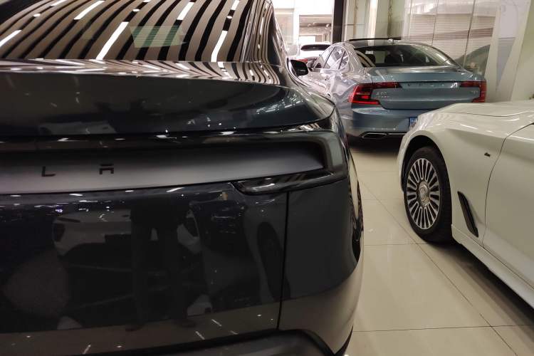 Used Tesla Model Y 2025 Rear-Wheel-Drive Version
