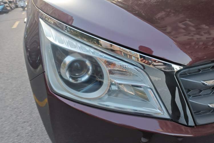 Used Venucia T70 2015 2.0L CVT Smart Edition Right Front Headlight