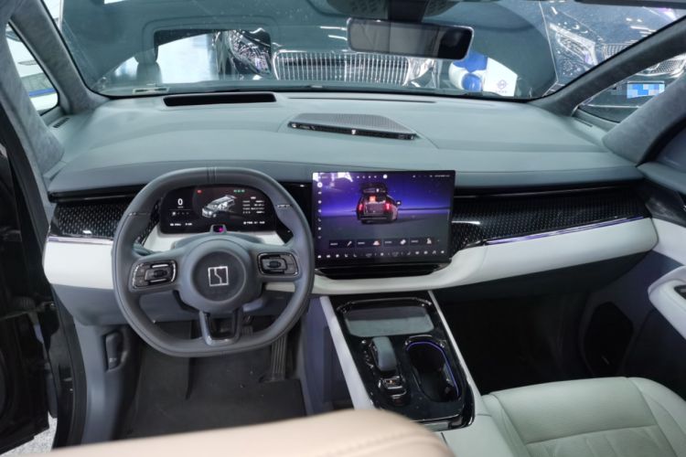 Used Zeekr 009 2024 7-Seater Walk-Through Version Four-Wheel Drive 108 kWh