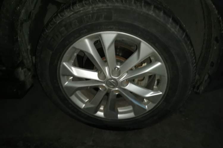 Used Nissan X-Trail 2014 2.0L CVT Comfort Edition 2WD Right Front Wheel Hub