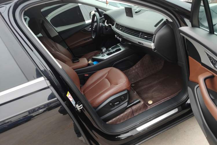 Used Audi Q7 2018 45 TFSI Technology Edition Right Front Seat