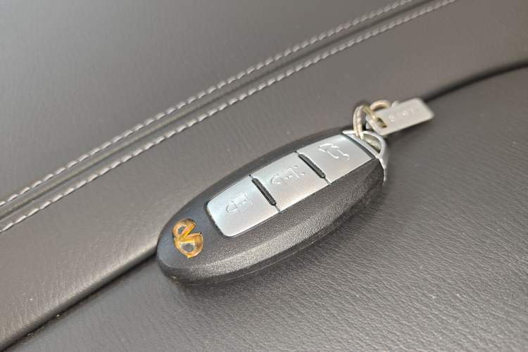 Used Infiniti QX60 2018 2.5 S/C Hybrid Two-Wheel-Drive Excellence Edition China VI Standard Interior 1