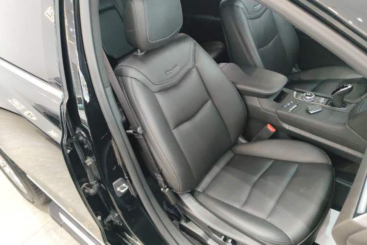 Used Cadillac XT5 2023 2.0T Two-Wheel-Drive Fashion Edition Right Front Seat