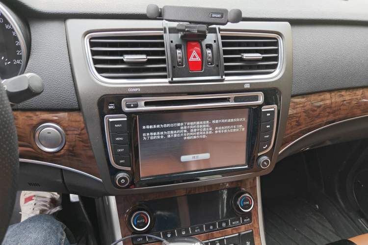 Used Haval H8 2015 2.0T Four-Wheel Drive Prestige Version Audio And AC Panel