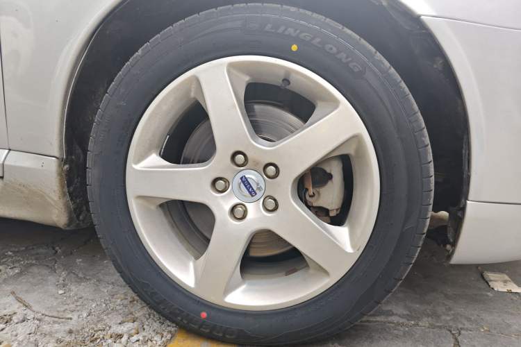 Used Volvo S80L 2010 2.5T Zhiya Edition
