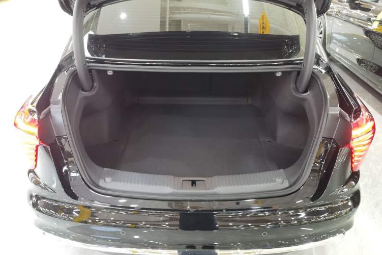 Used Hongqi H5 2025 1.5T DCT Qiyun 500 000th Unit Commemorative Edition Trunk