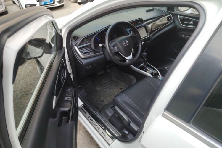 Used Honda Crider 2015 1.8L automatic luxury edition
