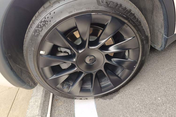 Used Tesla Model Y 2024 Rear-Wheel-Drive Version Right Rear Wheel Hub