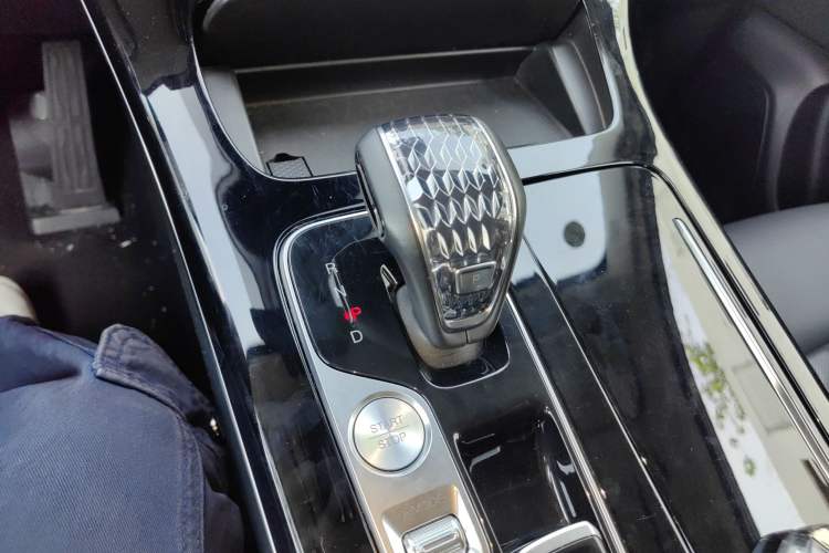 Used GAC Trumpchi M8 2024 Master Series 400T Prestige Edition Gear Lever