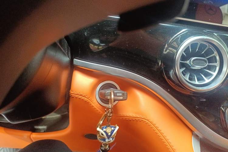 Used Mercedes-Benz Vito 2023 2.0T Elite Version 7 Seats
