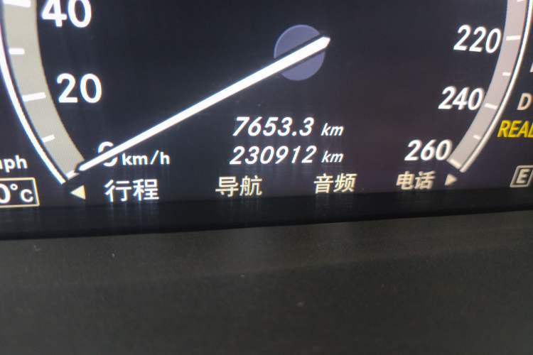 Used Mercedes-Benz S-Class 2010 S 400 L HYBRID Odometer Close Up