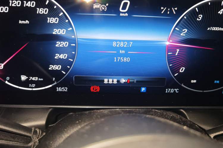 Used Mercedes-Benz GLC Coupe 2024 GLC 300 4MATIC Coupe SUV Odometer Close Up